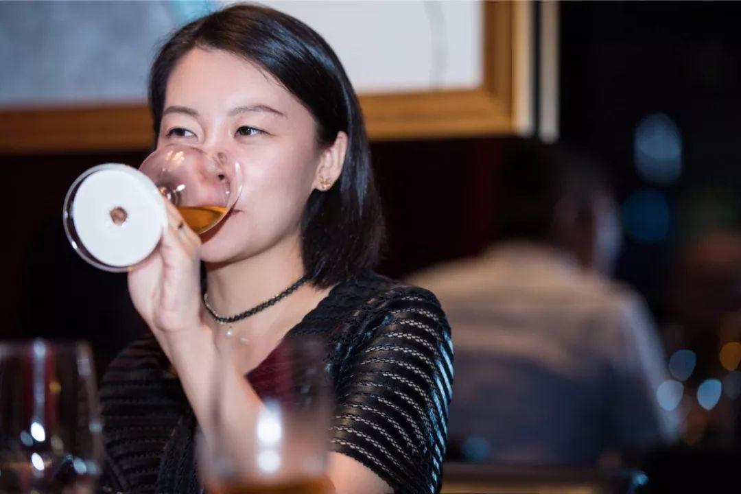 兔兔：香槟之门已开，路漫漫其修远