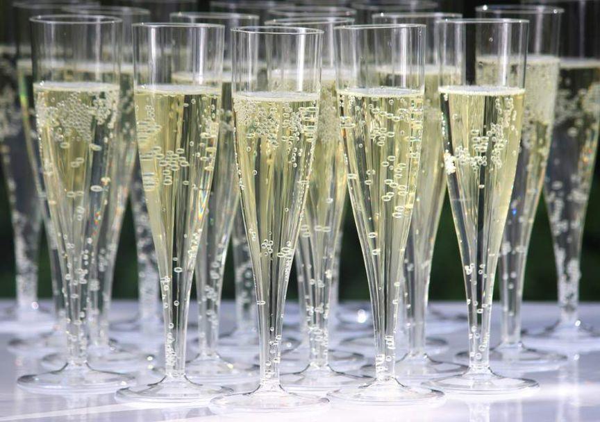 开年香槟知识 | 为什么用玻璃杯喝香槟才是不败王道？