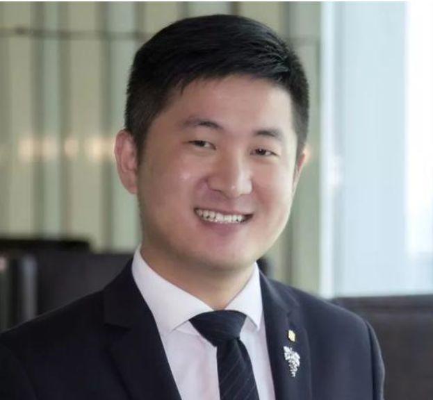 如何正确打开一支超大瓶的香槟? 如何正确打开一支超大瓶的香槟?