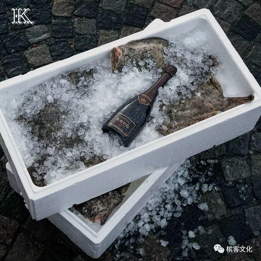 香槟人最近因为几张图片吵翻天了，大家来评评理吧！