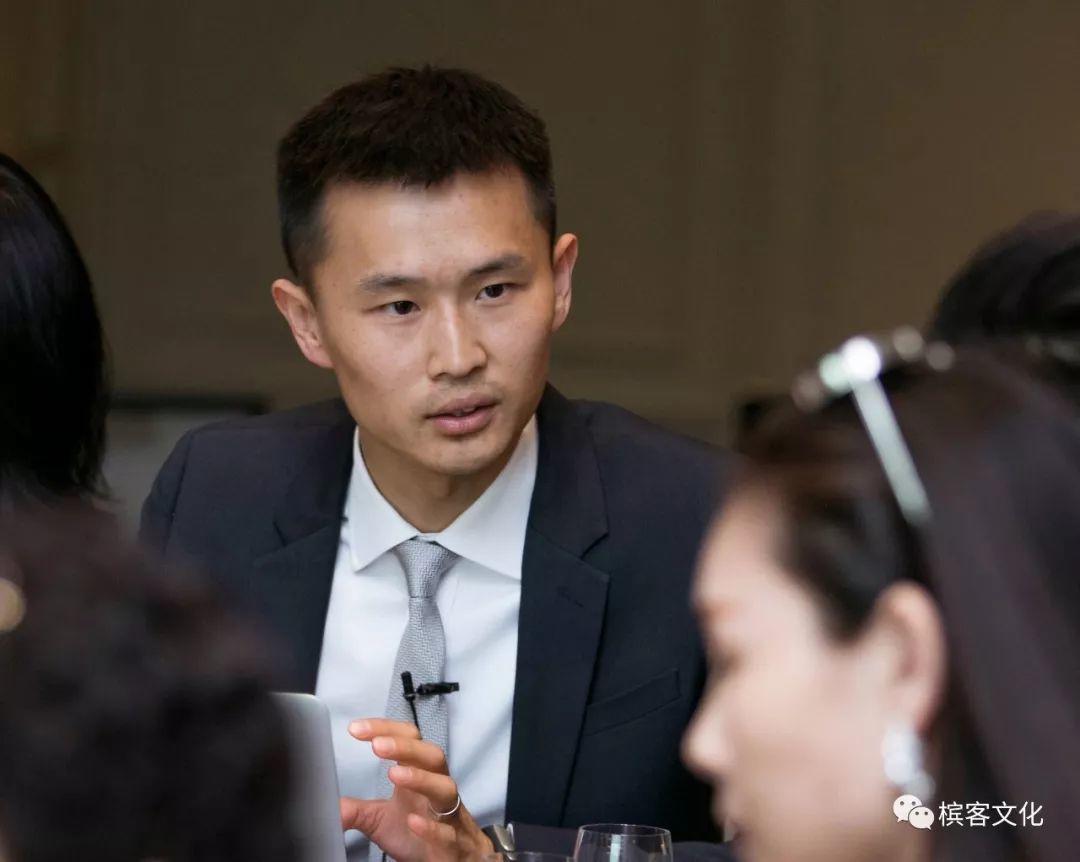 拍卖师 Austin 张翛翰：行李箱里，酒店账单上，不管到哪里都得有香槟