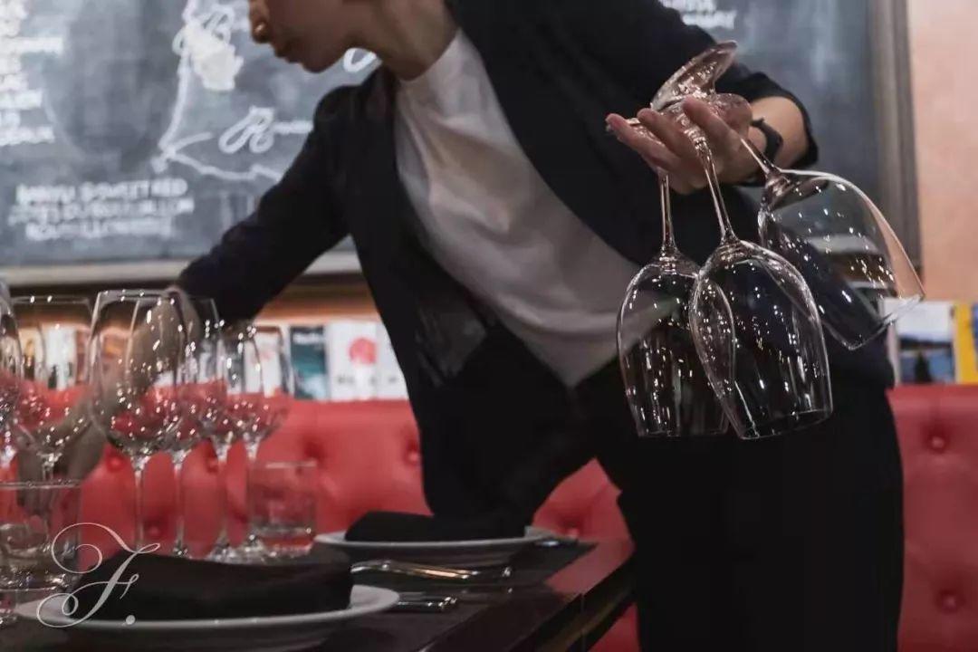 厦门：这个法式小酒馆有最佳酒单，还一言不合就花式削香槟