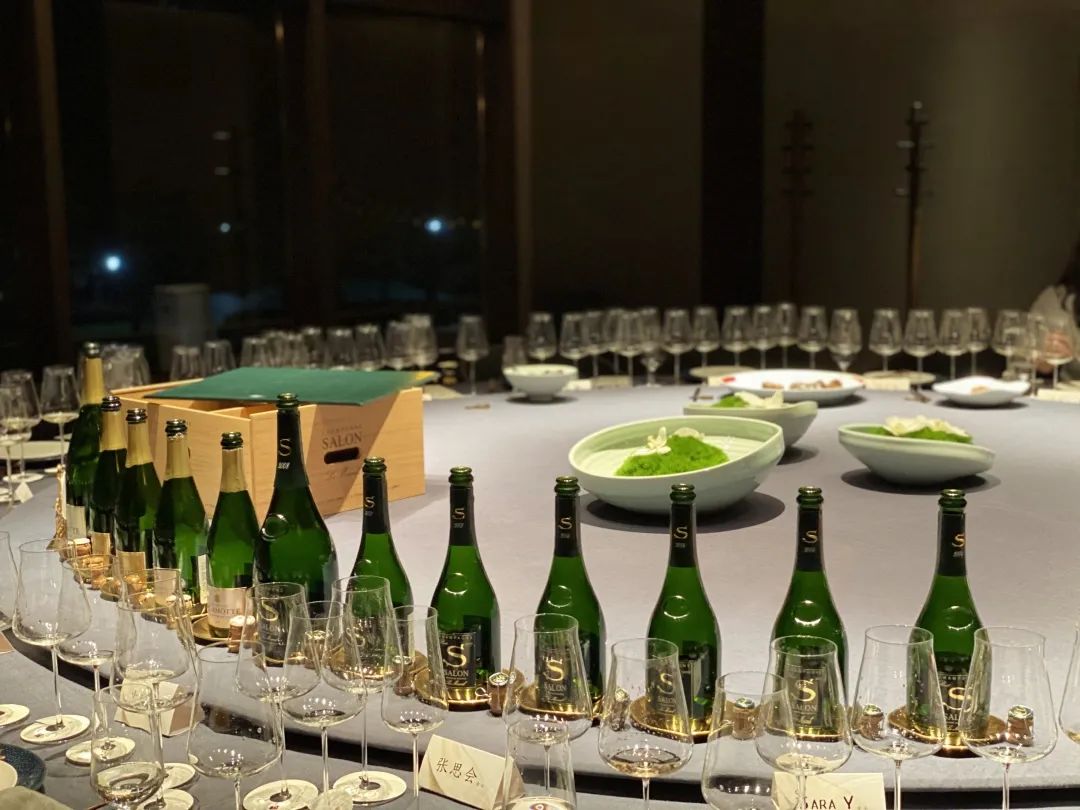 12.17 北京 | 沙龙香槟 2008 套装 Omakase 晚宴，感受传奇白中白与寿司的碰撞