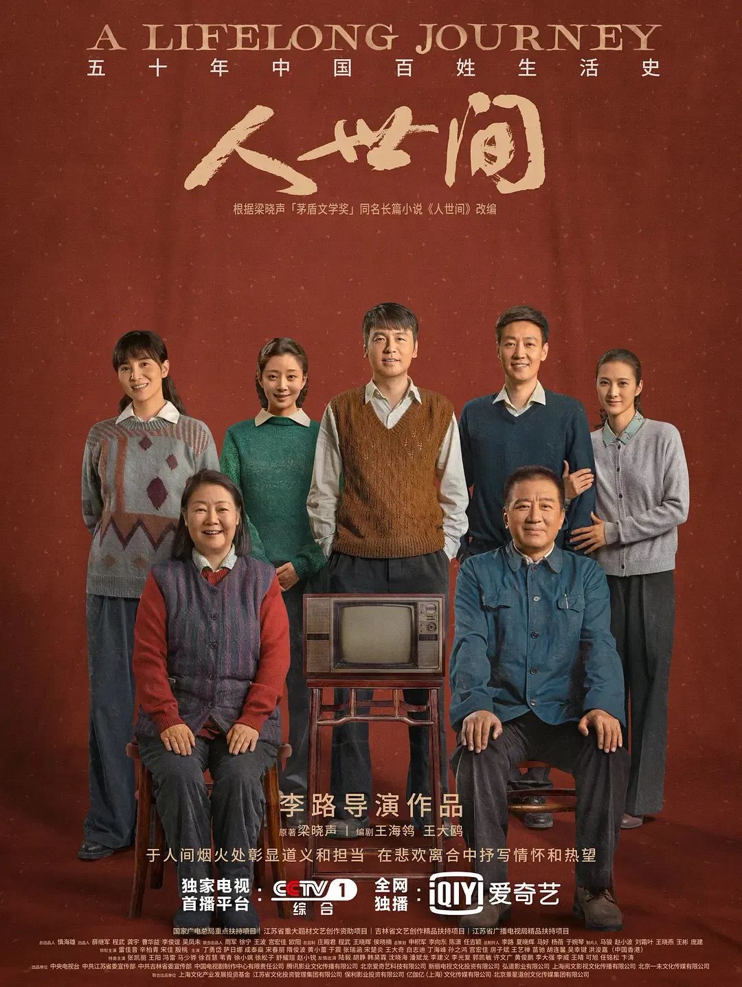 既然无法出门,就在家里喝香槟看电影吧 既然无法出门,就在家里喝香槟看电影吧
