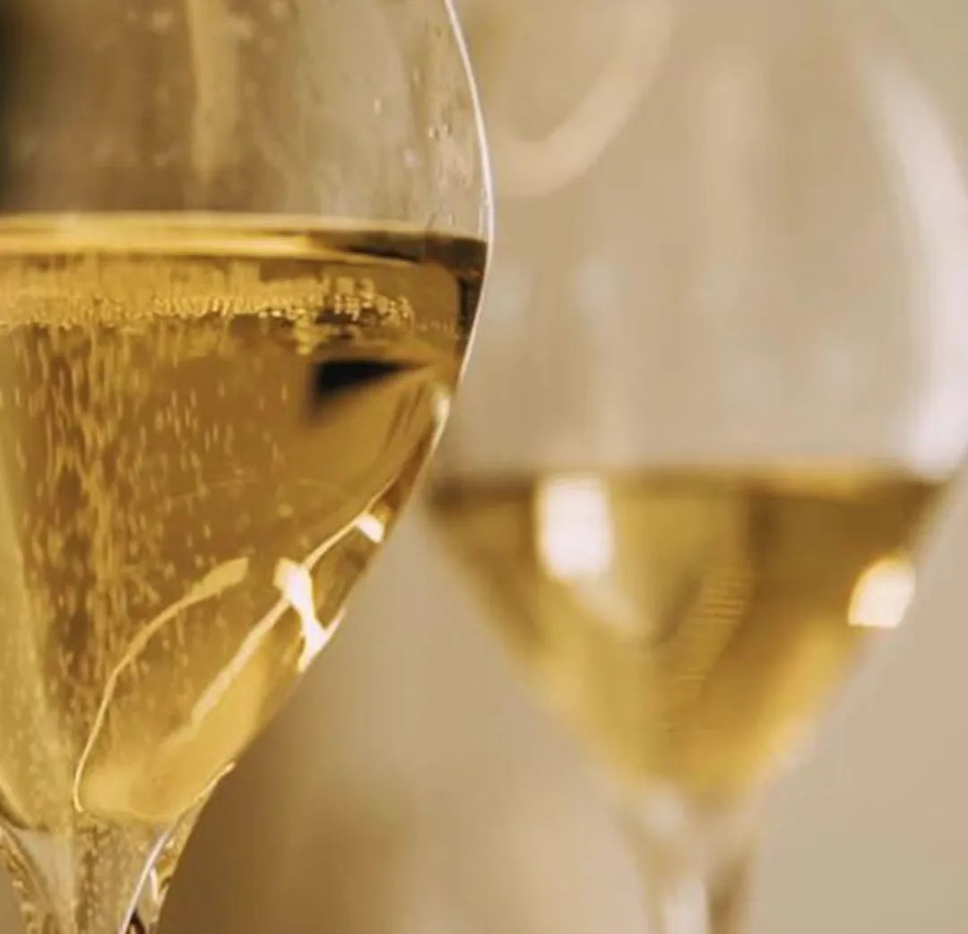 香槟新闻 5 月 ⎜ 2022 第一季度香槟出货量上涨、限量版绝色巴黎约瑟芬珍藏香槟 2014 年份上市