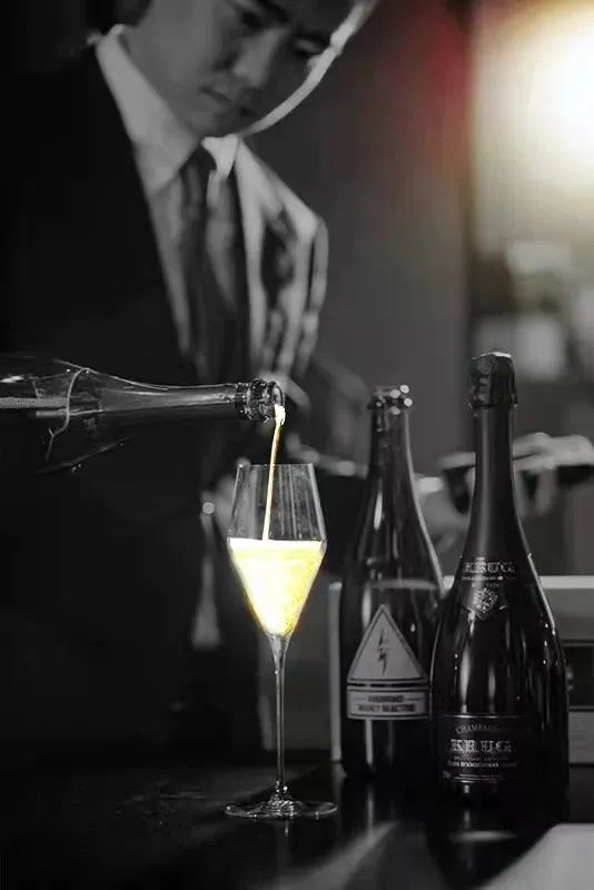 槟客专访 ｜ Powell XUE，CICADA 拉满广州湘菜牌面，也创造香槟搭配无限可能