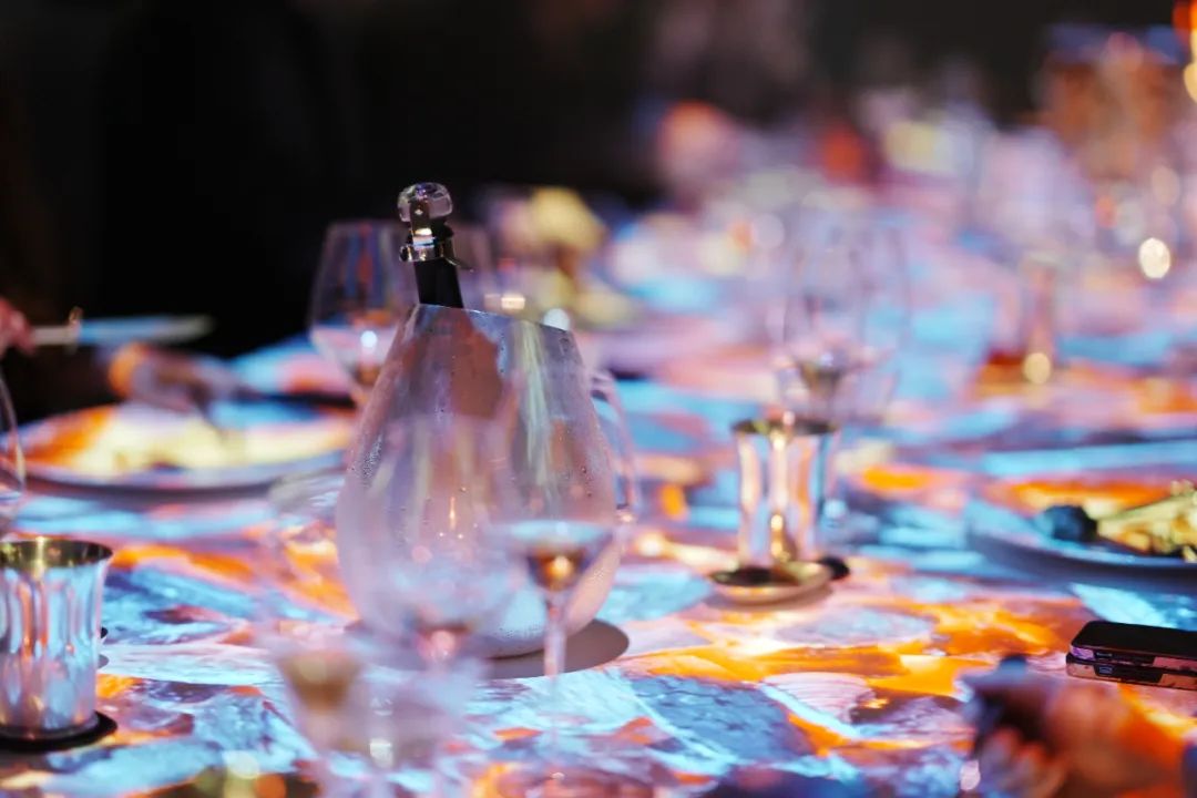 12.8 上海｜米其林三星 Ultraviolet 独家定制香槟全感官晚宴，年末重磅返场