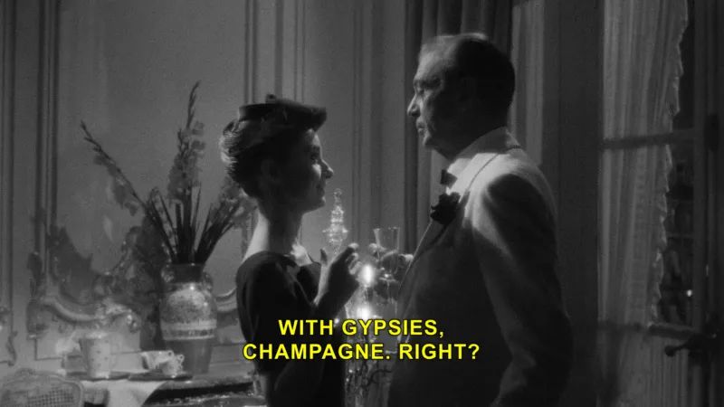 假期里，一起喝着香槟看这些复古浪漫电影吧！