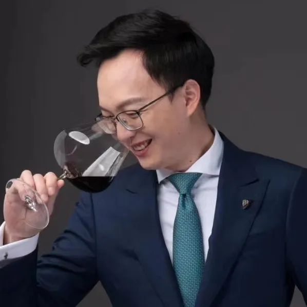 槟客专访 | Stephen Yang，2022 年度最佳香槟侍酒师竟推出震惊香槟界的选酒系统？！