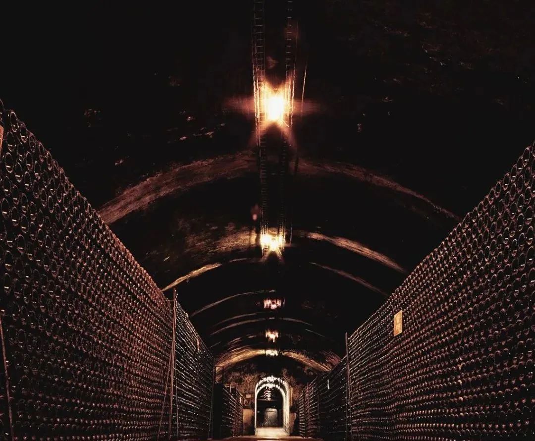 荐酒 | 007 邦德最爱，香槟区的典雅 “英伦范”