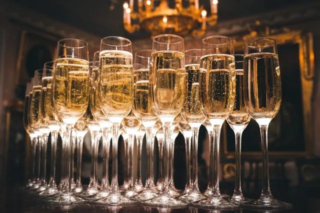 香槟新闻 | “Champagne Life” 香水案件：“香槟” 在中国被认定为 “驰名商标”