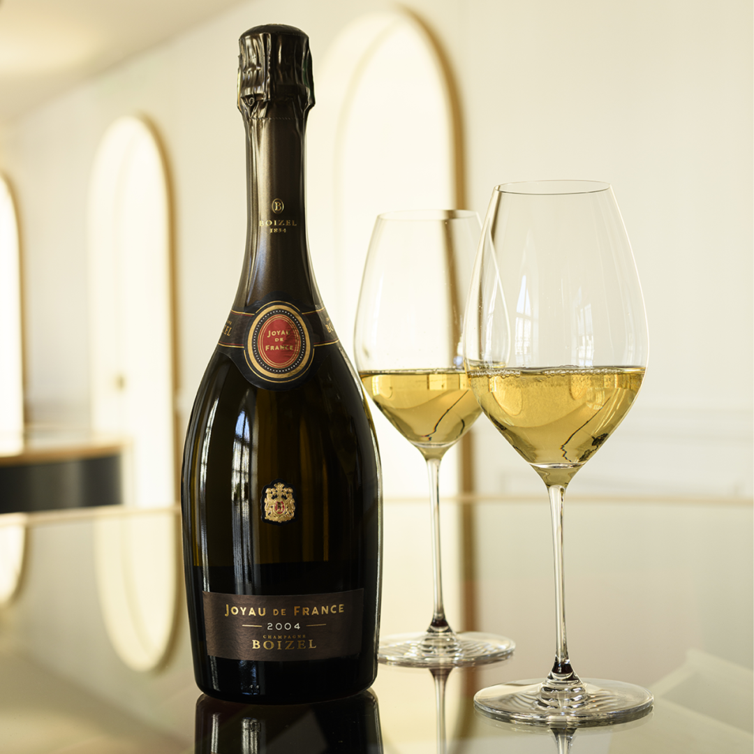 5 月 24 日 GRAND CHAMPAGNE 香槟晚宴,璀璨之夜,共饮光芒时刻! 5 月 24 日 GRAND CHAMPAGNE 香槟晚宴,璀璨之夜,共饮光芒时刻!