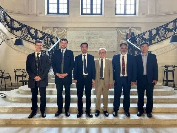香槟新闻 l 中法建交 60 周年:国宴品尝法国香槟 香槟新闻 l 中法建交 60 周年:国宴品尝法国香槟