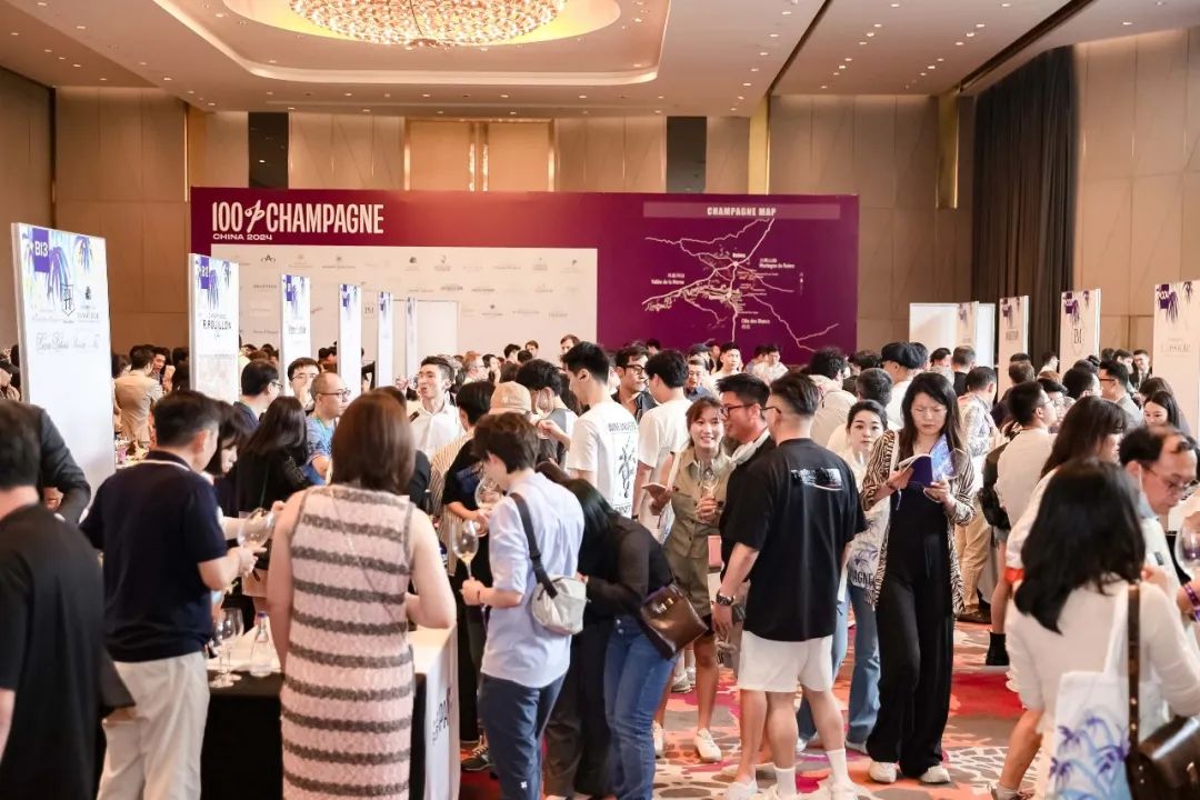 100% CHAMPAGNE Sparkles in Shanghai, Setting a New Record!