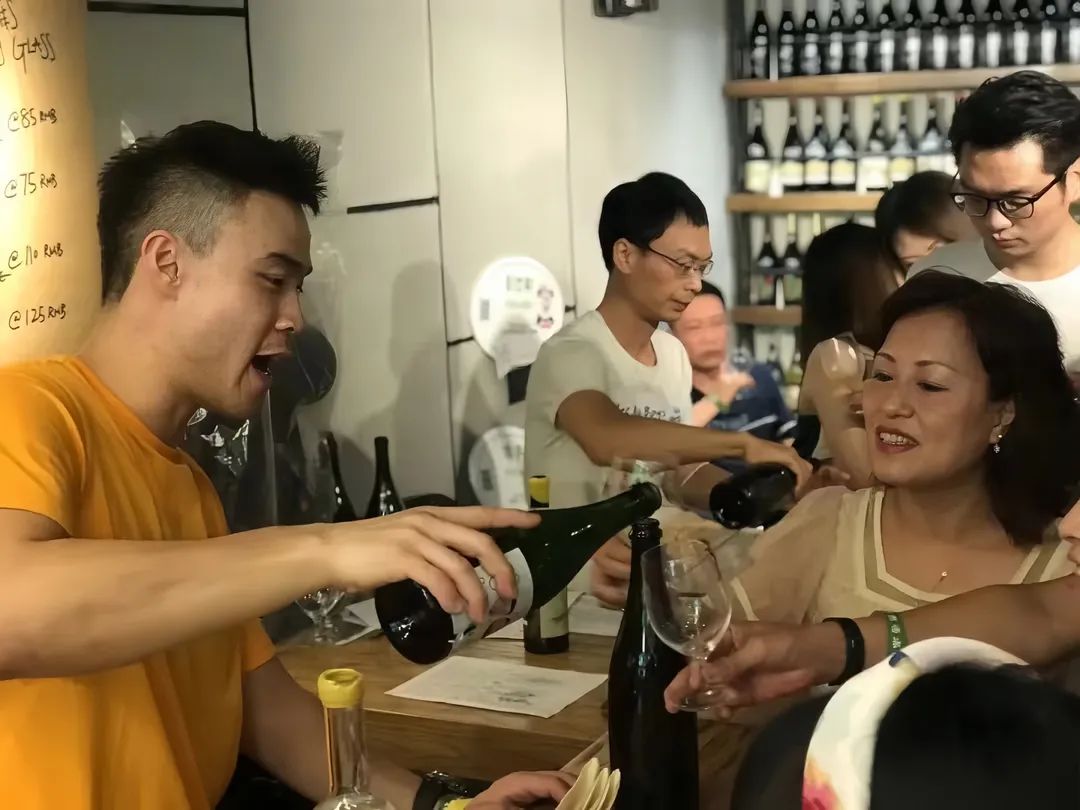 7.14 广州 | MuST 四周年狂欢夜,香槟 Caviar Bump,共庆法兰西国庆! 7.14 广州 | MuST 四周年狂欢夜,香槟 Caviar Bump,共庆法兰西国庆!